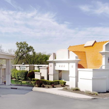Howard Johnson By Wyndham Newburgh Exterior photo