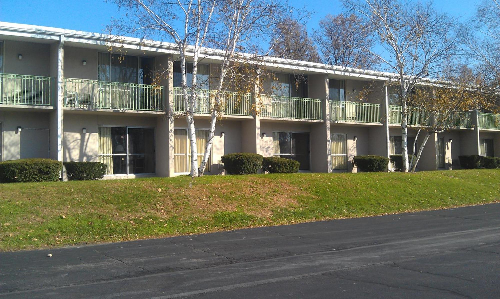 Howard Johnson By Wyndham Newburgh Exterior photo